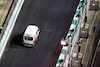 GP ARABIA SAUDITA, Mick Schumacher (GER) Haas F1 Team taken away in an ambulance after he crashed during qualifying.
26.03.2022. Formula 1 World Championship, Rd 2, Saudi Arabian Grand Prix, Jeddah, Saudi Arabia, Qualifiche Day.
- www.xpbimages.com, EMail: requests@xpbimages.com © Copyright: Moy / XPB Images
