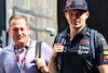 GP ARABIA SAUDITA, Max Verstappen (NLD) Red Bull Racing with his father Jos Verstappen (NLD).
26.03.2022. Formula 1 World Championship, Rd 2, Saudi Arabian Grand Prix, Jeddah, Saudi Arabia, Qualifiche Day.
- www.xpbimages.com, EMail: requests@xpbimages.com © Copyright: Batchelor / XPB Images
