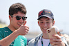 GP ARABIA SAUDITA, Lance Stroll (CDN) Aston Martin F1 Team with fan.
26.03.2022. Formula 1 World Championship, Rd 2, Saudi Arabian Grand Prix, Jeddah, Saudi Arabia, Qualifiche Day.
- www.xpbimages.com, EMail: requests@xpbimages.com © Copyright: Moy / XPB Images