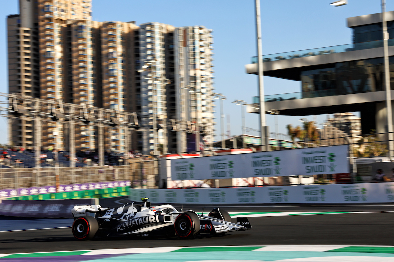 GP ARABIA SAUDITA, Pierre Gasly (FRA) AlphaTauri AT03.
25.03.2022 Formula 1 World Championship, Rd 2, Saudi Arabian Grand Prix, Jeddah, Saudi Arabia, Practice Day.
- www.xpbimages.com, EMail: requests@xpbimages.com © Copyright: Batchelor / XPB Images