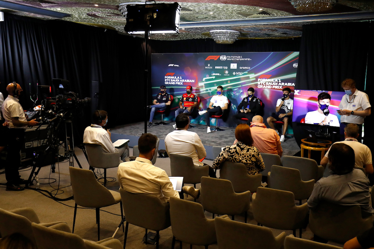 GP ARABIA SAUDITA, The FIA Press Conference (L to R): Max Verstappen (NLD) Red Bull Racing; Carlos Sainz Jr (ESP) Ferrari; Mick Schumacher (GER) Haas F1 Team; Esteban Ocon (FRA) Alpine F1 Team; Pierre Gasly (FRA) AlphaTauri.
25.03.2022 Formula 1 World Championship, Rd 2, Saudi Arabian Grand Prix, Jeddah, Saudi Arabia, Practice Day.
- www.xpbimages.com, EMail: requests@xpbimages.com © Copyright: XPB Images