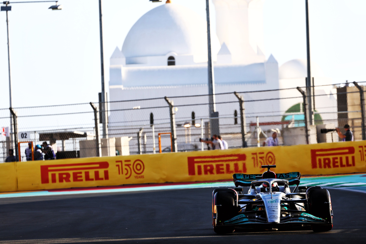 GP ARABIA SAUDITA, George Russell (GBR) Mercedes AMG F1 W13.
25.03.2022 Formula 1 World Championship, Rd 2, Saudi Arabian Grand Prix, Jeddah, Saudi Arabia, Practice Day.
- www.xpbimages.com, EMail: requests@xpbimages.com © Copyright: Batchelor / XPB Images