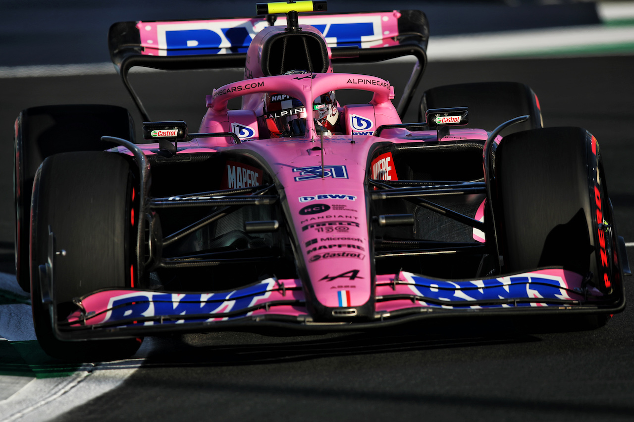 GP ARABIA SAUDITA, 
Esteban Ocon (FRA) Alpine F1 Team A522.
25.03.2022 Formula 1 World Championship, Rd 2, Saudi Arabian Grand Prix, Jeddah, Saudi Arabia, Practice Day.
 - www.xpbimages.com, EMail: requests@xpbimages.com © Copyright: Coates / XPB Images
