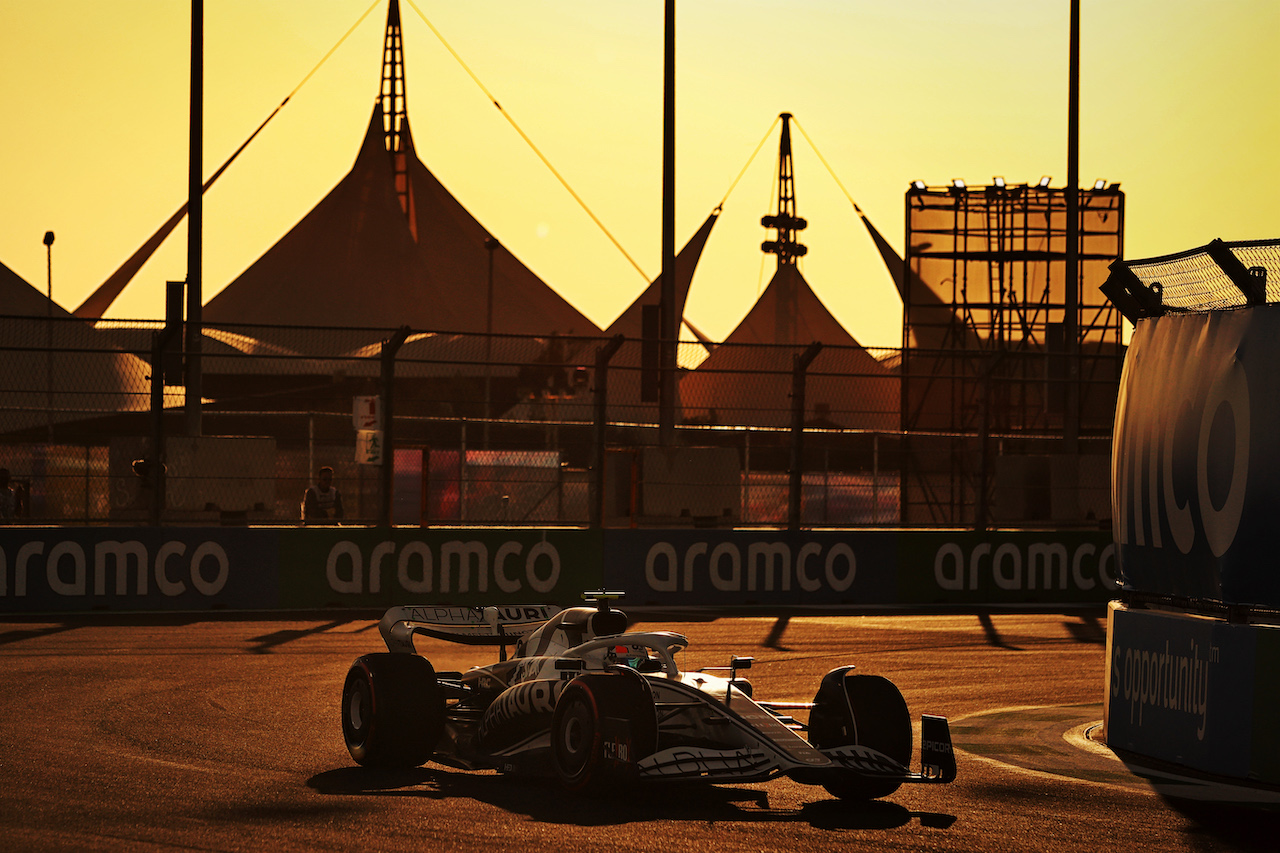 GP ARABIA SAUDITA, Yuki Tsunoda (JPN) AlphaTauri AT03.
25.03.2022 Formula 1 World Championship, Rd 2, Saudi Arabian Grand Prix, Jeddah, Saudi Arabia, Practice Day.
- www.xpbimages.com, EMail: requests@xpbimages.com © Copyright: Moy / XPB Images