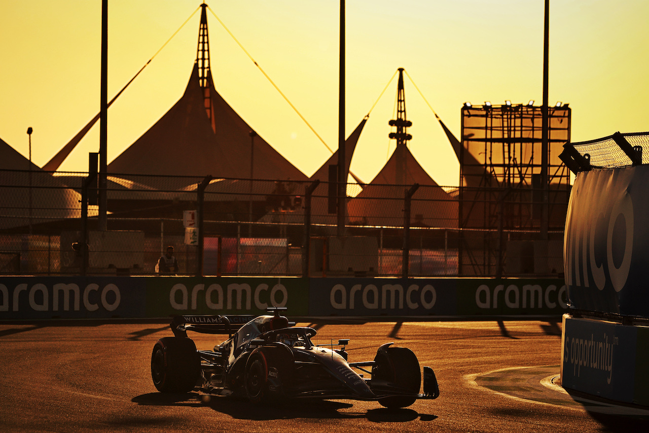 GP ARABIA SAUDITA, Alexander Albon (THA) Williams Racing FW44.
25.03.2022 Formula 1 World Championship, Rd 2, Saudi Arabian Grand Prix, Jeddah, Saudi Arabia, Practice Day.
- www.xpbimages.com, EMail: requests@xpbimages.com © Copyright: Moy / XPB Images
