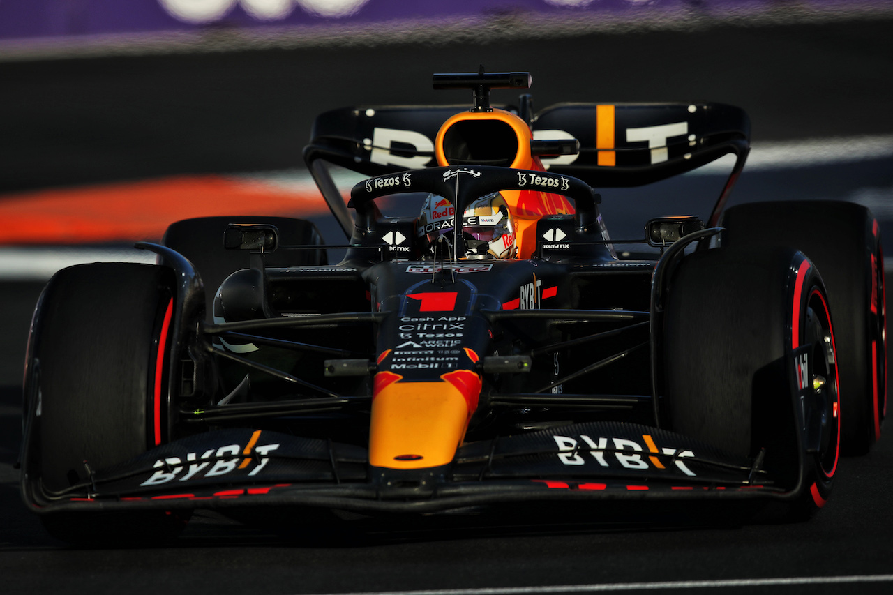 GP ARABIA SAUDITA, Max Verstappen (NLD) Red Bull Racing RB18.
25.03.2022 Formula 1 World Championship, Rd 2, Saudi Arabian Grand Prix, Jeddah, Saudi Arabia, Practice Day.
 - www.xpbimages.com, EMail: requests@xpbimages.com © Copyright: Coates / XPB Images