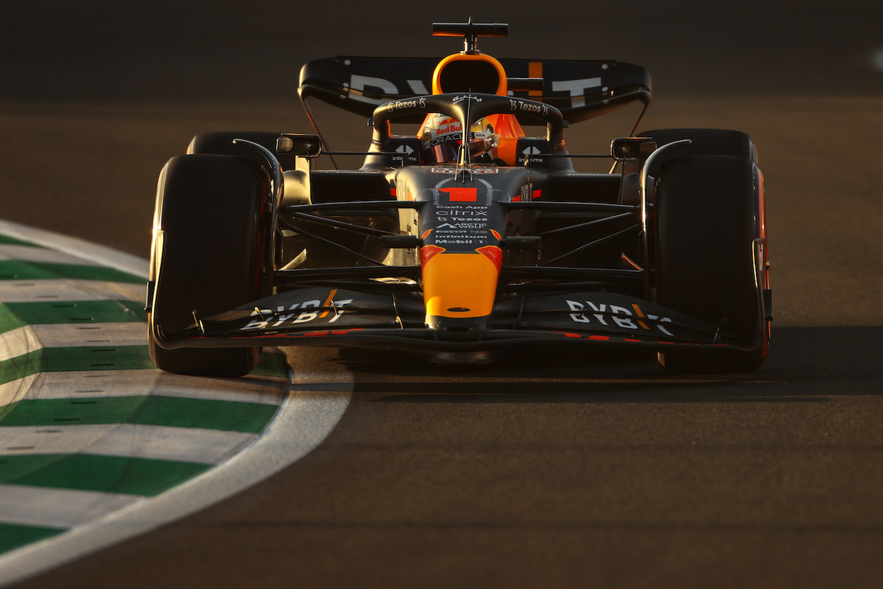 GP ARABIA SAUDITA, Max Verstappen (NLD), Red Bull Racing 
25.03.2022 Formula 1 World Championship, Rd 2, Saudi Arabian Grand Prix, Jeddah, Saudi Arabia, Practice Day.
- www.xpbimages.com, EMail: requests@xpbimages.com ¬© Copyright: Charniaux / XPB Images