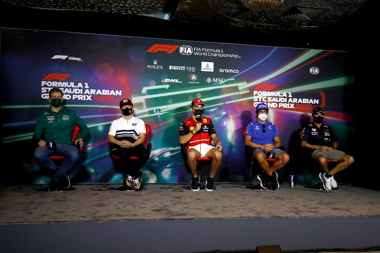 GP ARABIA SAUDITA, The FIA Press Conference (L to R): Nico Hulkenberg (GER) Aston Martin F1 Team Reserve Driver; Yuki Tsunoda (JPN) AlphaTauri; Charles Leclerc (MON) Ferrari; Fernando Alonso (ESP) Alpine F1 Team; Sergio Perez (MEX) Red Bull Racing.
25.03.2022 Formula 1 World Championship, Rd 2, Saudi Arabian Grand Prix, Jeddah, Saudi Arabia, Practice Day.
- www.xpbimages.com, EMail: requests@xpbimages.com © Copyright: XPB Images