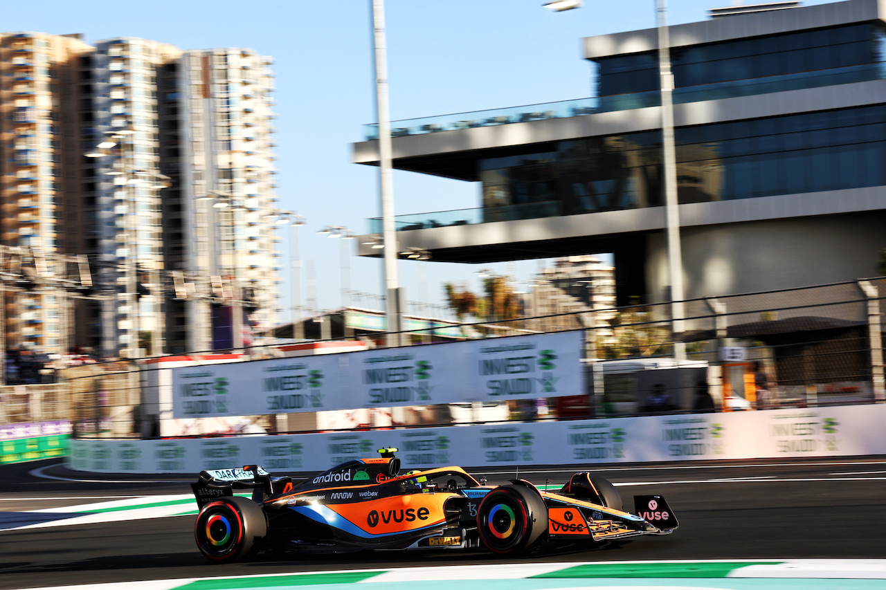 GP ARABIA SAUDITA, Lando Norris (GBR) McLaren MCL36.
25.03.2022 Formula 1 World Championship, Rd 2, Saudi Arabian Grand Prix, Jeddah, Saudi Arabia, Practice Day.
- www.xpbimages.com, EMail: requests@xpbimages.com © Copyright: Batchelor / XPB Images