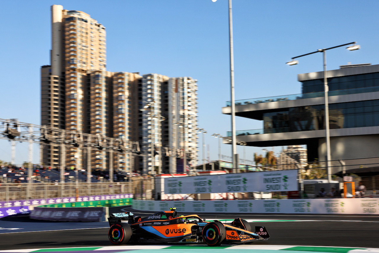 GP ARABIA SAUDITA, Lando Norris (GBR) McLaren MCL36.
25.03.2022 Formula 1 World Championship, Rd 2, Saudi Arabian Grand Prix, Jeddah, Saudi Arabia, Practice Day.
- www.xpbimages.com, EMail: requests@xpbimages.com © Copyright: Batchelor / XPB Images