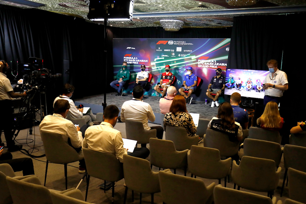 GP ARABIA SAUDITA, The FIA Press Conference (L to R): Nico Hulkenberg (GER) Aston Martin F1 Team Reserve Driver; Yuki Tsunoda (JPN) AlphaTauri; Charles Leclerc (MON) Ferrari; Fernando Alonso (ESP) Alpine F1 Team; Sergio Perez (MEX) Red Bull Racing.
25.03.2022 Formula 1 World Championship, Rd 2, Saudi Arabian Grand Prix, Jeddah, Saudi Arabia, Practice Day.
- www.xpbimages.com, EMail: requests@xpbimages.com © Copyright: XPB Images