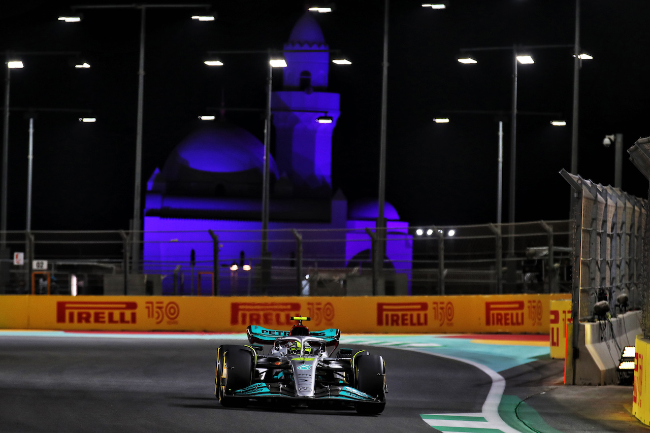GP ARABIA SAUDITA, Lewis Hamilton (GBR) Mercedes AMG F1 W13.
25.03.2022 Formula 1 World Championship, Rd 2, Saudi Arabian Grand Prix, Jeddah, Saudi Arabia, Practice Day.
 - www.xpbimages.com, EMail: requests@xpbimages.com © Copyright: Coates / XPB Images