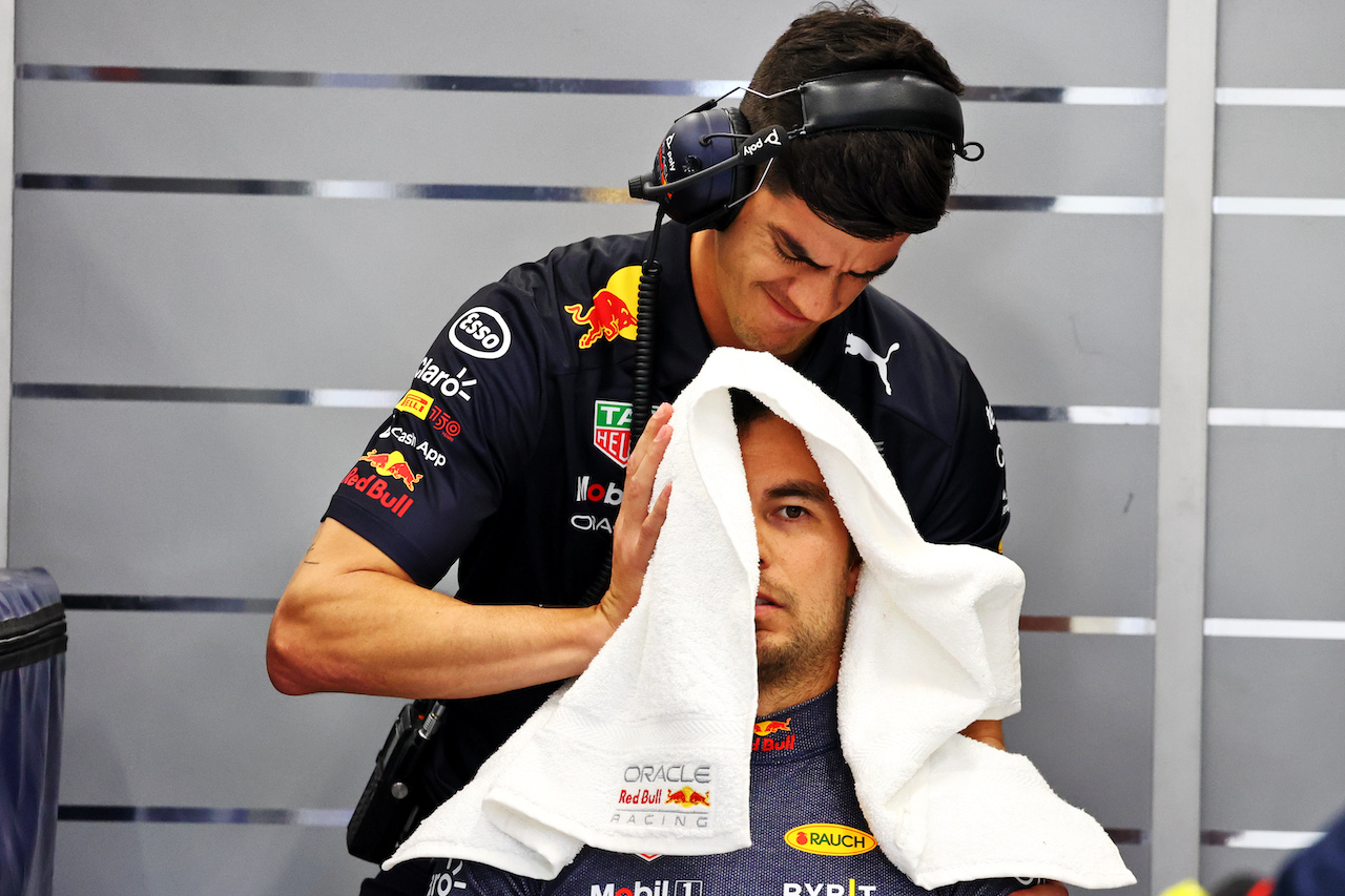 GP ARABIA SAUDITA, Sergio Perez (MEX) Red Bull Racing.
25.03.2022 Formula 1 World Championship, Rd 2, Saudi Arabian Grand Prix, Jeddah, Saudi Arabia, Practice Day.
- www.xpbimages.com, EMail: requests@xpbimages.com © Copyright: Batchelor / XPB Images
