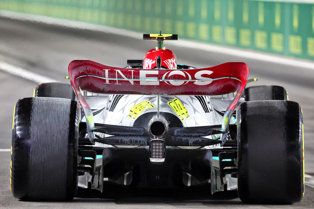 GP ARABIA SAUDITA, Lewis Hamilton (GBR) Mercedes AMG F1 W13 with flow-vis paint on rear wing.
25.03.2022 Formula 1 World Championship, Rd 2, Saudi Arabian Grand Prix, Jeddah, Saudi Arabia, Practice Day.
- www.xpbimages.com, EMail: requests@xpbimages.com © Copyright: Batchelor / XPB Images