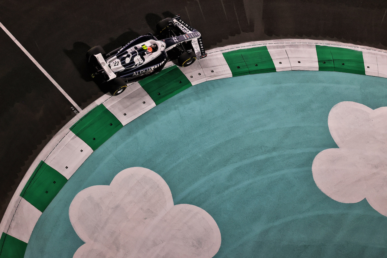 GP ARABIA SAUDITA, Yuki Tsunoda (JPN) AlphaTauri AT03.
25.03.2022 Formula 1 World Championship, Rd 2, Saudi Arabian Grand Prix, Jeddah, Saudi Arabia, Practice Day.
- www.xpbimages.com, EMail: requests@xpbimages.com © Copyright: Moy / XPB Images