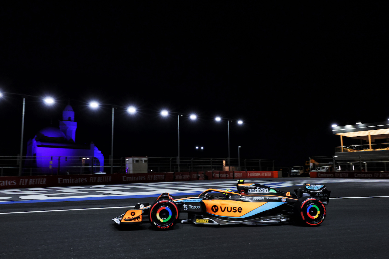 GP ARABIA SAUDITA, Lando Norris (GBR) McLaren MCL36.
25.03.2022 Formula 1 World Championship, Rd 2, Saudi Arabian Grand Prix, Jeddah, Saudi Arabia, Practice Day.
- www.xpbimages.com, EMail: requests@xpbimages.com © Copyright: Bearne / XPB Images