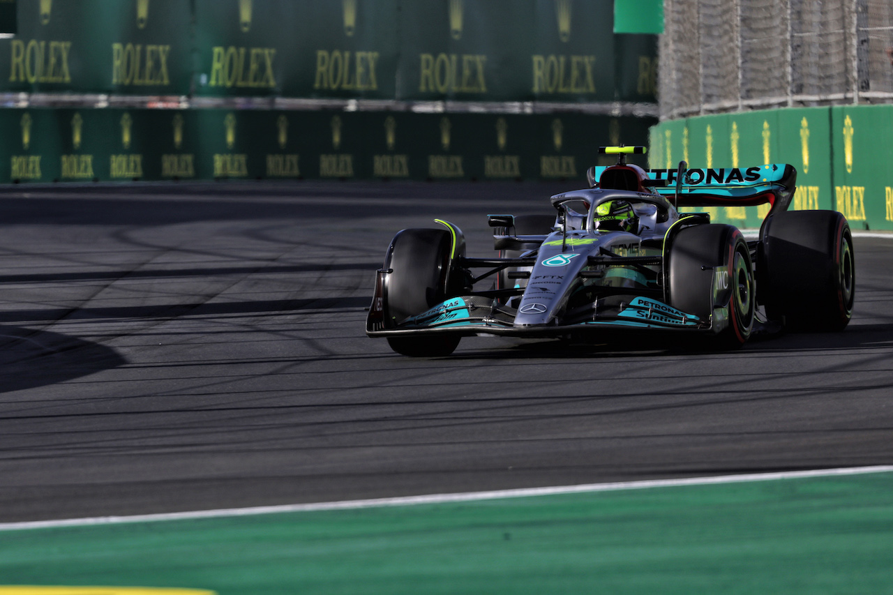GP ARABIA SAUDITA, Lewis Hamilton (GBR) Mercedes AMG F1 W13.
25.03.2022 Formula 1 World Championship, Rd 2, Saudi Arabian Grand Prix, Jeddah, Saudi Arabia, Practice Day.
- www.xpbimages.com, EMail: requests@xpbimages.com © Copyright: Bearne / XPB Images