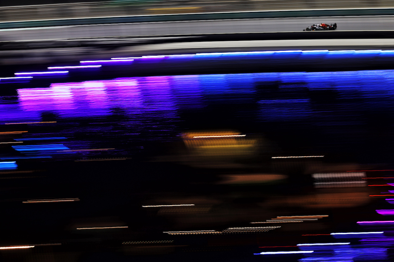 GP ARABIA SAUDITA, Max Verstappen (NLD) Red Bull Racing RB18.
25.03.2022 Formula 1 World Championship, Rd 2, Saudi Arabian Grand Prix, Jeddah, Saudi Arabia, Practice Day.
- www.xpbimages.com, EMail: requests@xpbimages.com © Copyright: Moy / XPB Images