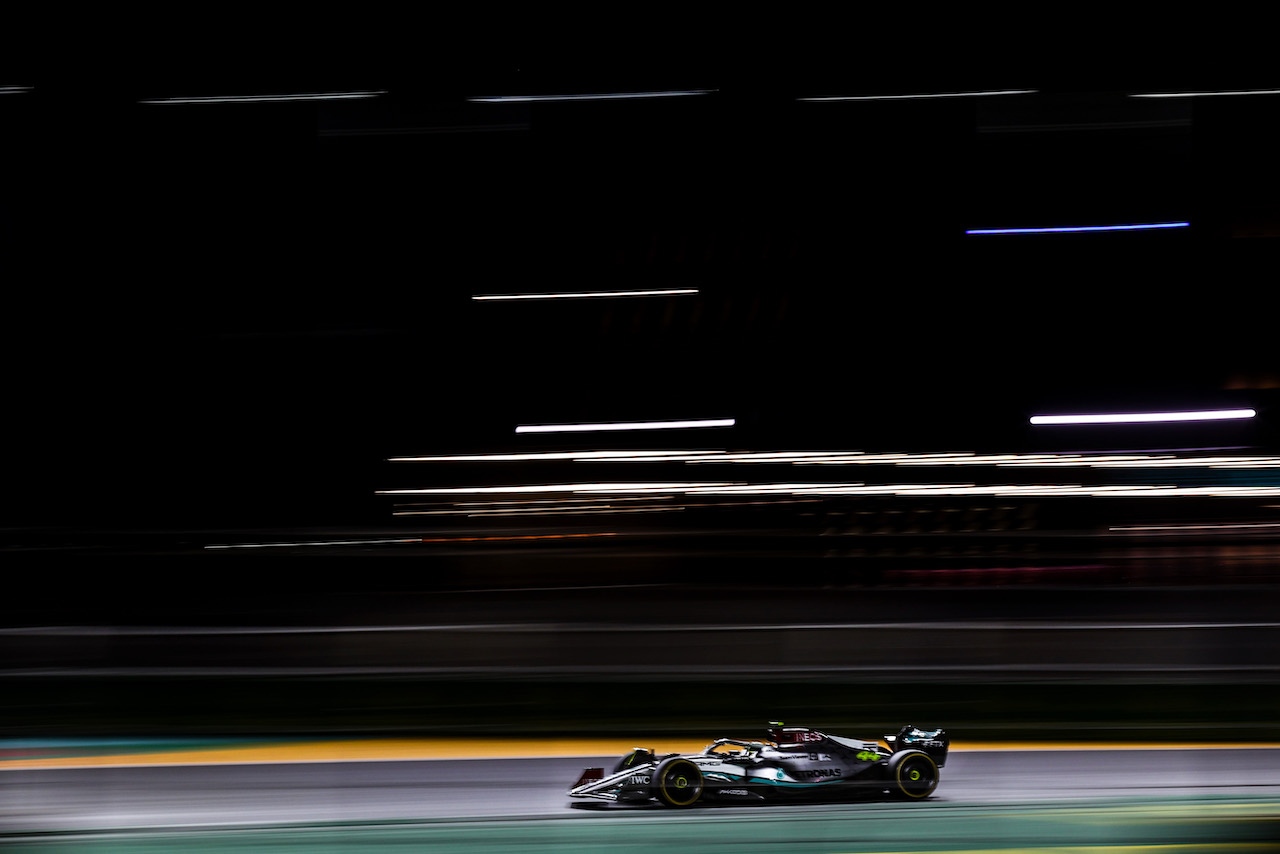 GP ARABIA SAUDITA, Lewis Hamilton (GBR), Mercedes AMG F1  
25.03.2022 Formula 1 World Championship, Rd 2, Saudi Arabian Grand Prix, Jeddah, Saudi Arabia, Practice Day.
- www.xpbimages.com, EMail: requests@xpbimages.com ¬© Copyright: Charniaux / XPB Images