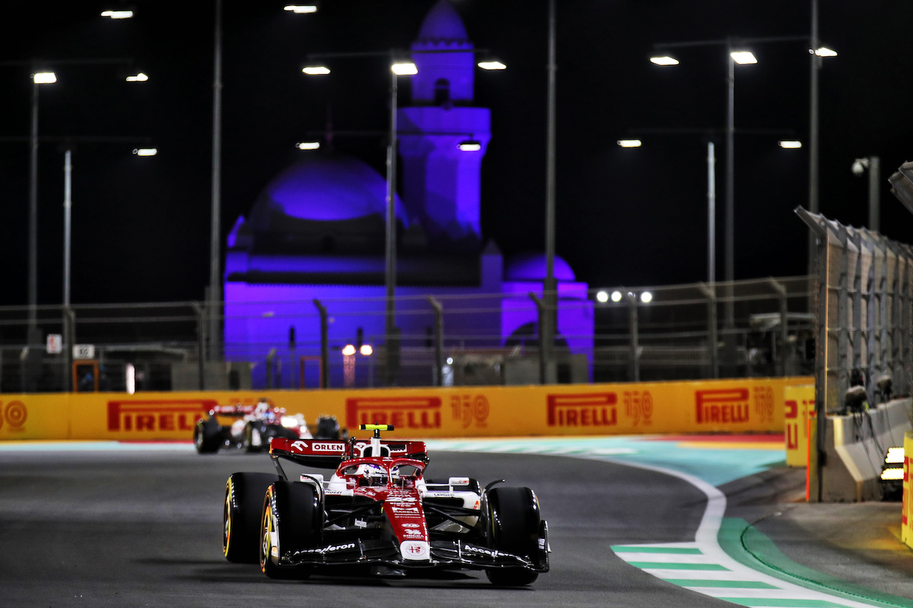 GP ARABIA SAUDITA, Guanyu Zhou (CHN) Alfa Romeo F1 Team C42.
25.03.2022 Formula 1 World Championship, Rd 2, Saudi Arabian Grand Prix, Jeddah, Saudi Arabia, Practice Day.
 - www.xpbimages.com, EMail: requests@xpbimages.com © Copyright: Coates / XPB Images