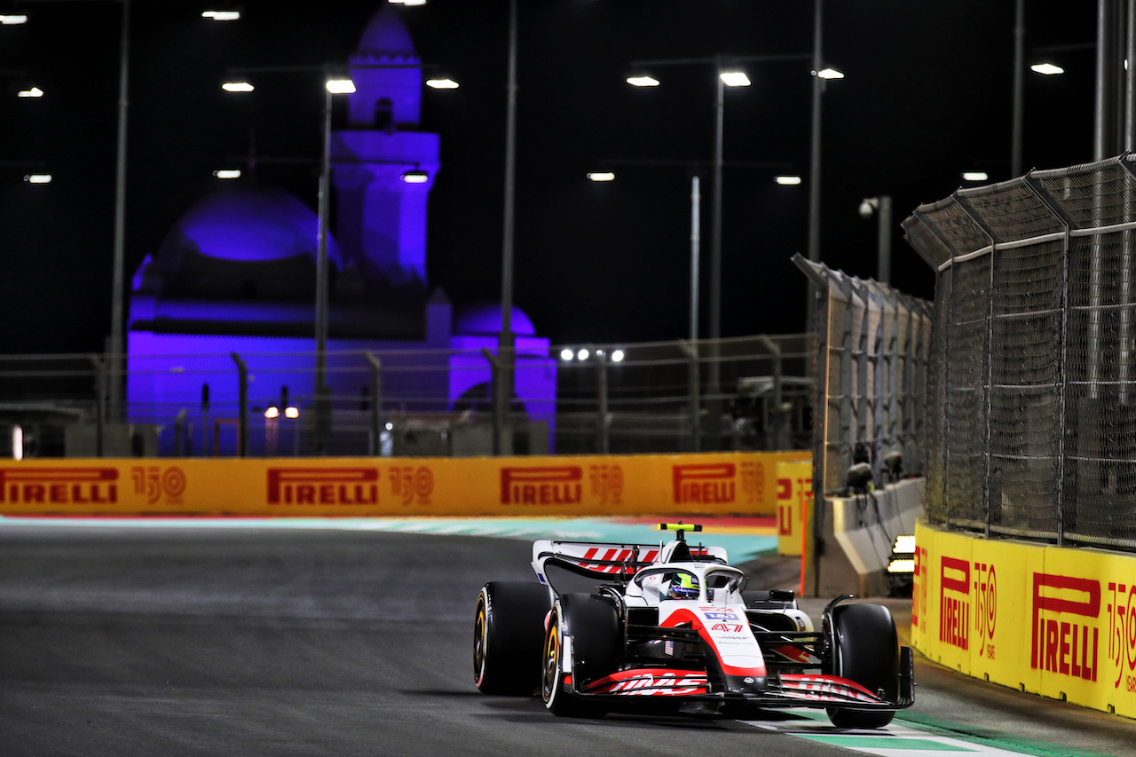 GP ARABIA SAUDITA, Mick Schumacher (GER) Haas VF-22.
25.03.2022 Formula 1 World Championship, Rd 2, Saudi Arabian Grand Prix, Jeddah, Saudi Arabia, Practice Day.
 - www.xpbimages.com, EMail: requests@xpbimages.com © Copyright: Coates / XPB Images