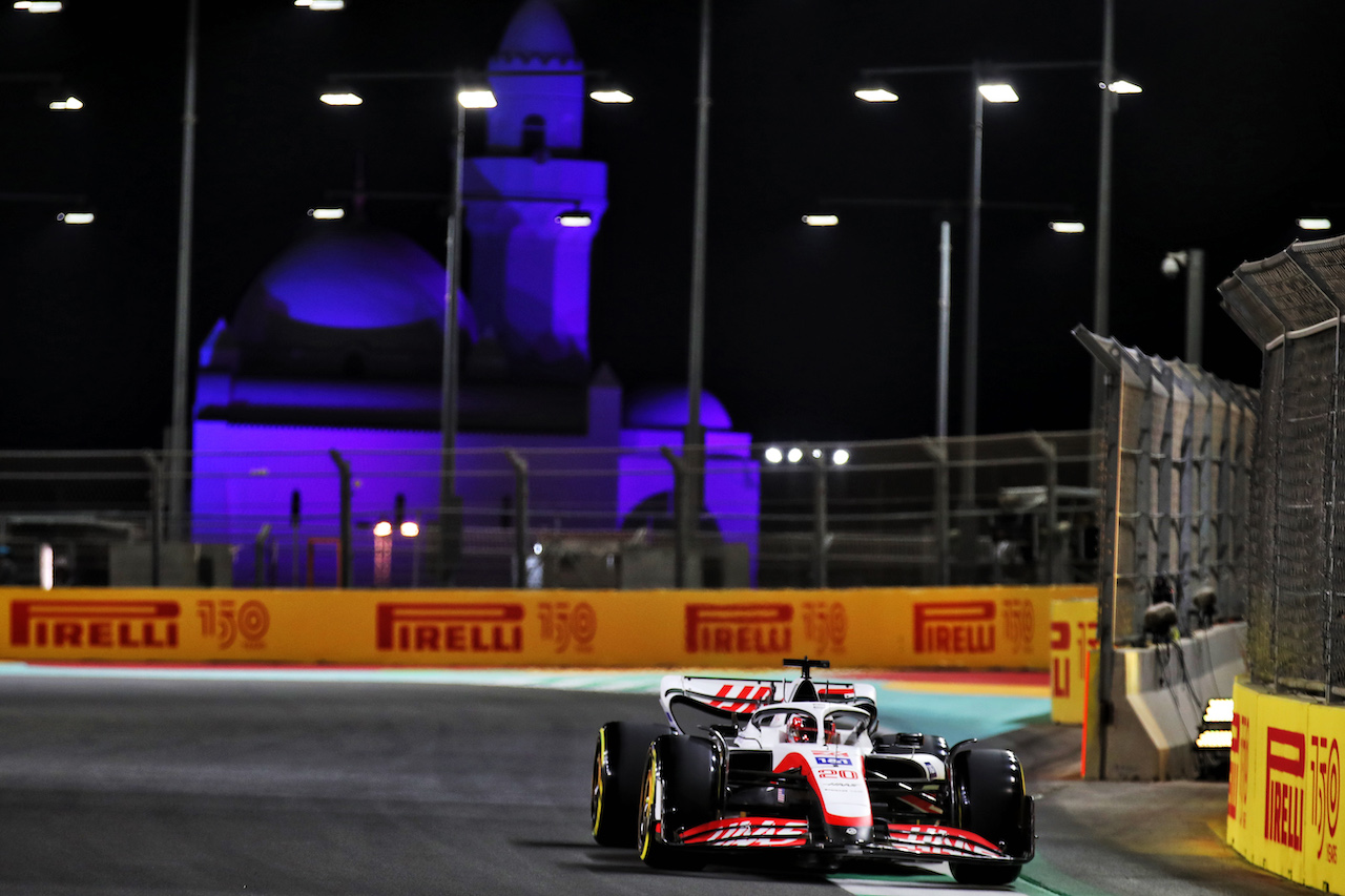 GP ARABIA SAUDITA, Kevin Magnussen (DEN) Haas VF-22.
25.03.2022 Formula 1 World Championship, Rd 2, Saudi Arabian Grand Prix, Jeddah, Saudi Arabia, Practice Day.
 - www.xpbimages.com, EMail: requests@xpbimages.com © Copyright: Coates / XPB Images