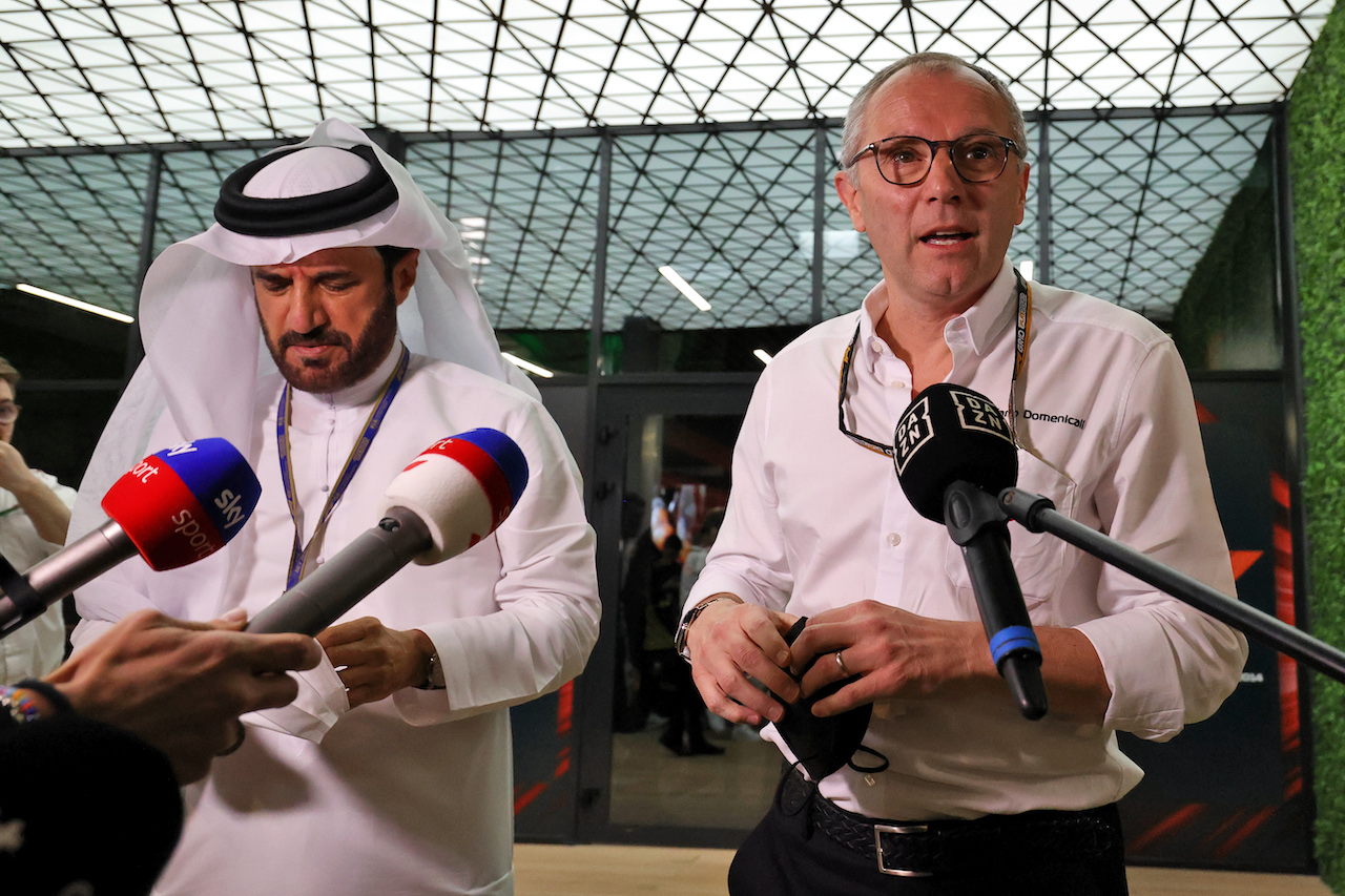 GP ARABIA SAUDITA, (L to R): Mohammed Bin Sulayem (UAE) FIA President e Stefano Domenicali (ITA) Formula One President e CEO address the media after a meeting if teams e drivers following a missile strike on an Aramco oil facility near to the circuit.

25.03.2022 Formula 1 World Championship, Rd 2, Saudi Arabian Grand Prix, Jeddah, Saudi Arabia, Practice Day.
- www.xpbimages.com, EMail: requests@xpbimages.com © Copyright: Moy / XPB Images