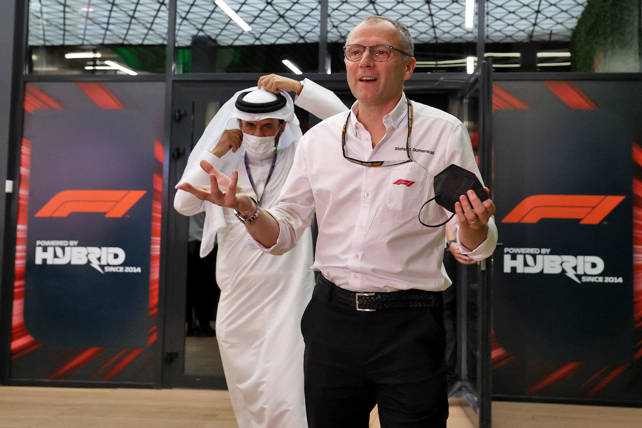 GP ARABIA SAUDITA, (L to R): Mohammed Bin Sulayem (UAE) FIA President e Stefano Domenicali (ITA) Formula One President e CEO address the media after a meeting if teams e drivers following a missile strike on an Aramco oil facility near to the circuit.
25.03.2022 Formula 1 World Championship, Rd 2, Saudi Arabian Grand Prix, Jeddah, Saudi Arabia, Practice Day.
- www.xpbimages.com, EMail: requests@xpbimages.com © Copyright: Moy / XPB Images