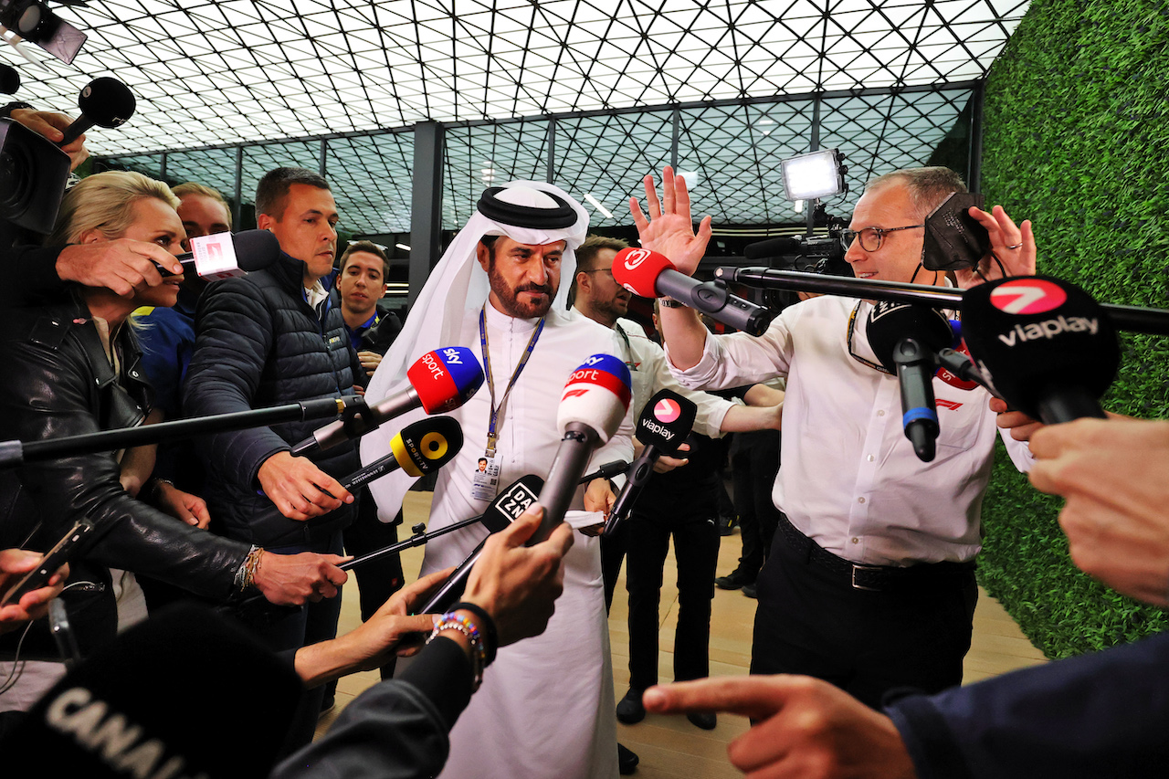 GP ARABIA SAUDITA, (L to R): Mohammed Bin Sulayem (UAE) FIA President e Stefano Domenicali (ITA) Formula One President e CEO address the media after a meeting if teams e drivers following a missile strike on an Aramco oil facility near to the circuit.
25.03.2022 Formula 1 World Championship, Rd 2, Saudi Arabian Grand Prix, Jeddah, Saudi Arabia, Practice Day.
- www.xpbimages.com, EMail: requests@xpbimages.com © Copyright: Moy / XPB Images