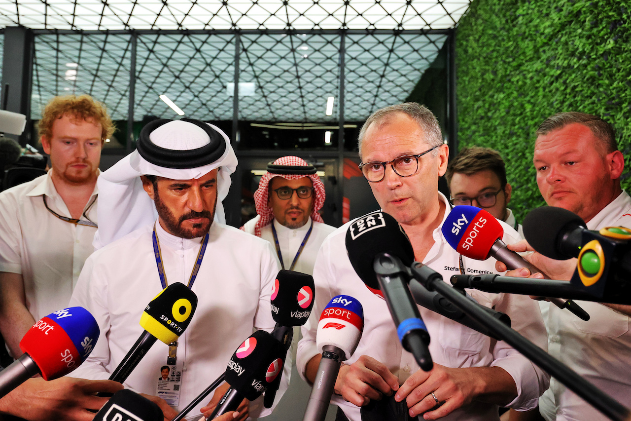 GP ARABIA SAUDITA, (L to R): Mohammed Bin Sulayem (UAE) FIA President e Stefano Domenicali (ITA) Formula One President e CEO address the media after a meeting if teams e drivers following a missile strike on an Aramco oil facility near to the circuit.
25.03.2022 Formula 1 World Championship, Rd 2, Saudi Arabian Grand Prix, Jeddah, Saudi Arabia, Practice Day.
- www.xpbimages.com, EMail: requests@xpbimages.com © Copyright: Moy / XPB Images