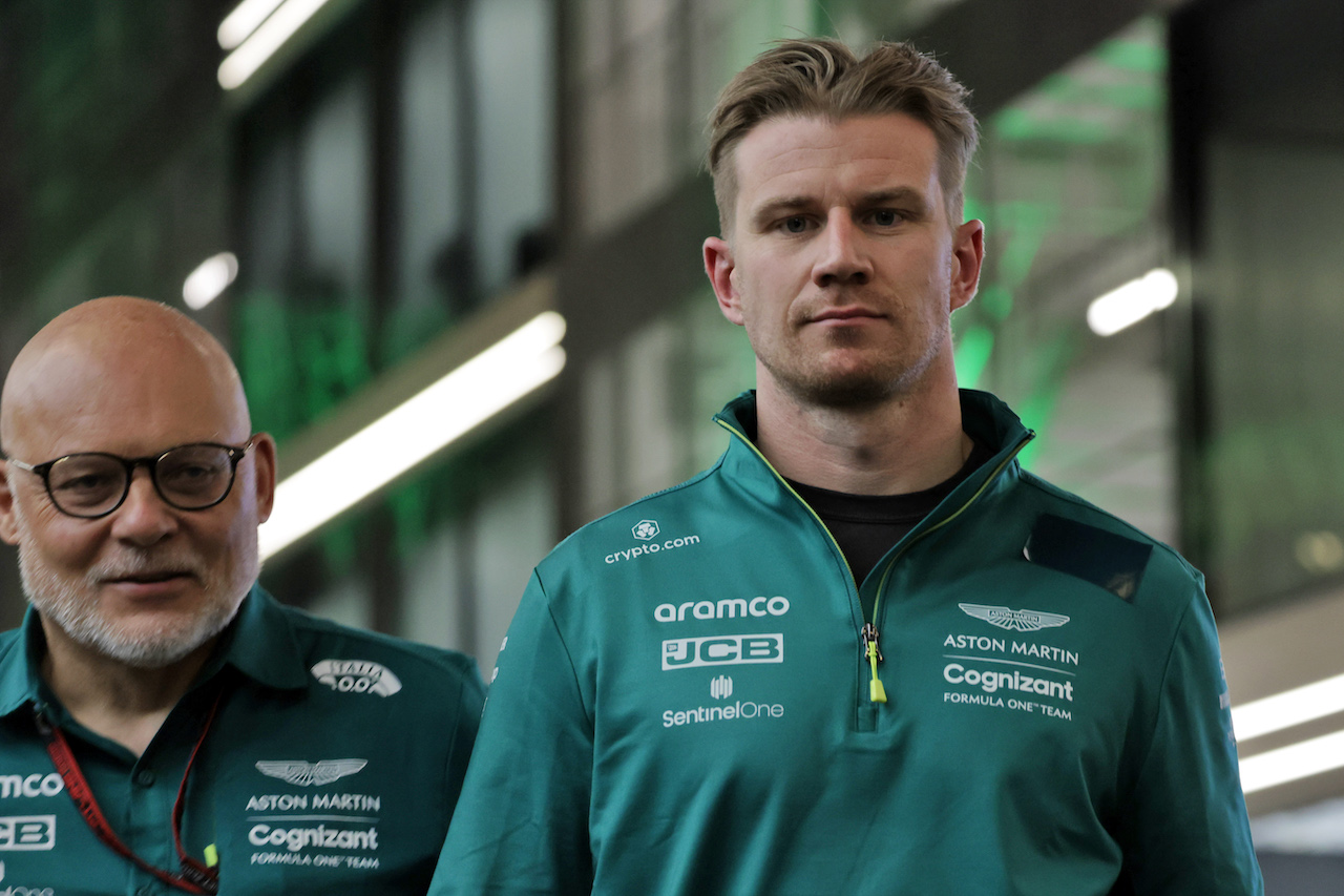 GP ARABIA SAUDITA, Nico Hulkenberg (GER) Aston Martin F1 Team Reserve Driver e Matt Bishop (GBR) Aston Martin F1 Team Chief Communications Officer.
25.03.2022 Formula 1 World Championship, Rd 2, Saudi Arabian Grand Prix, Jeddah, Saudi Arabia, Practice Day.
- www.xpbimages.com, EMail: requests@xpbimages.com © Copyright: Bearne / XPB Images