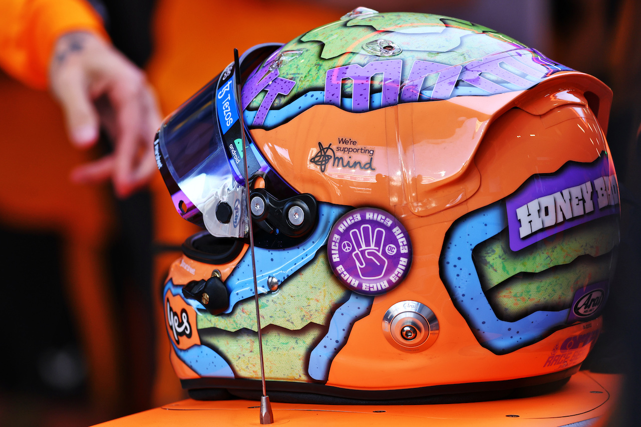GP ARABIA SAUDITA, The helmet of Daniel Ricciardo (AUS) McLaren.
25.03.2022 Formula 1 World Championship, Rd 2, Saudi Arabian Grand Prix, Jeddah, Saudi Arabia, Practice Day.
- www.xpbimages.com, EMail: requests@xpbimages.com © Copyright: Batchelor / XPB Images