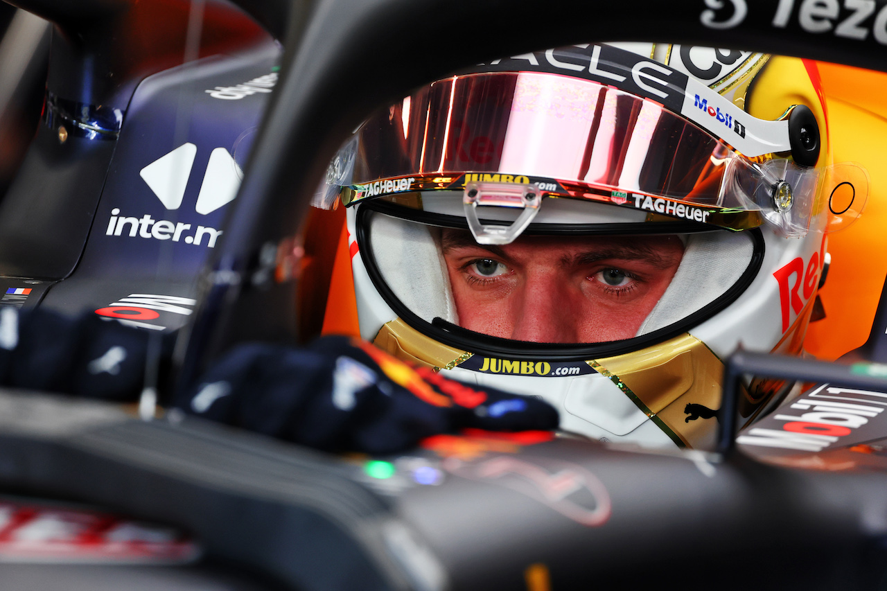 GP ARABIA SAUDITA, Max Verstappen (NLD) Red Bull Racing RB18.
25.03.2022 Formula 1 World Championship, Rd 2, Saudi Arabian Grand Prix, Jeddah, Saudi Arabia, Practice Day.
- www.xpbimages.com, EMail: requests@xpbimages.com © Copyright: Batchelor / XPB Images