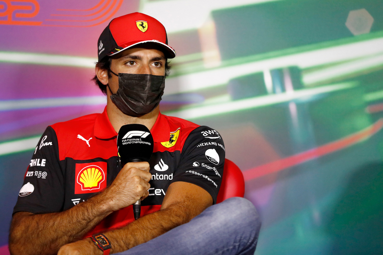 GP ARABIA SAUDITA, Carlos Sainz Jr (ESP) Ferrari in the FIA Press Conference.
25.03.2022 Formula 1 World Championship, Rd 2, Saudi Arabian Grand Prix, Jeddah, Saudi Arabia, Practice Day.
- www.xpbimages.com, EMail: requests@xpbimages.com © Copyright: XPB Images