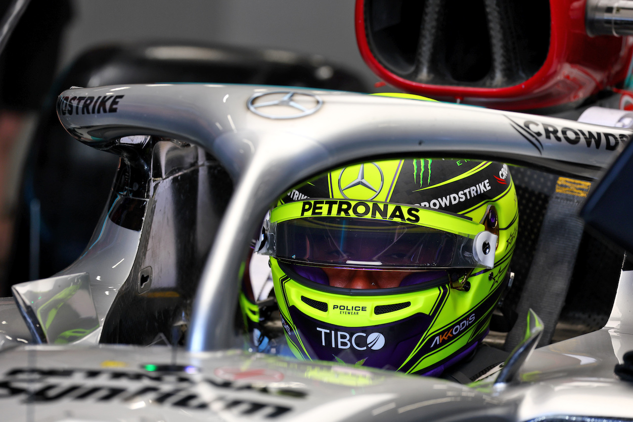 GP ARABIA SAUDITA, Lewis Hamilton (GBR) Mercedes AMG F1 W13.
25.03.2022 Formula 1 World Championship, Rd 2, Saudi Arabian Grand Prix, Jeddah, Saudi Arabia, Practice Day.
- www.xpbimages.com, EMail: requests@xpbimages.com © Copyright: Batchelor / XPB Images