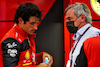 GP ARABIA SAUDITA, (L to R): Carlos Sainz Jr (ESP) Ferrari with his father Carlos Sainz (ESP).
25.03.2022 Formula 1 World Championship, Rd 2, Saudi Arabian Grand Prix, Jeddah, Saudi Arabia, Practice Day.
- www.xpbimages.com, EMail: requests@xpbimages.com © Copyright: Batchelor / XPB Images