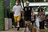GP ARABIA SAUDITA, (L to R): Lewis Hamilton (GBR) Mercedes AMG F1 e team mate George Russell (GBR) Mercedes AMG F1.
25.03.2022 Formula 1 World Championship, Rd 2, Saudi Arabian Grand Prix, Jeddah, Saudi Arabia, Practice Day.
- www.xpbimages.com, EMail: requests@xpbimages.com © Copyright: Bearne / XPB Images