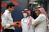 GP ARABIA SAUDITA, Toto Wolff (GER) Mercedes AMG F1 Shareholder e Executive Director (Left) with Prince Khalid Bin Sultan Al Faisal (KSA) President of the Saudi Automobile e Motorcycle Federation (Right).
25.03.2022 Formula 1 World Championship, Rd 2, Saudi Arabian Grand Prix, Jeddah, Saudi Arabia, Practice Day.
- www.xpbimages.com, EMail: requests@xpbimages.com © Copyright: Bearne / XPB Images