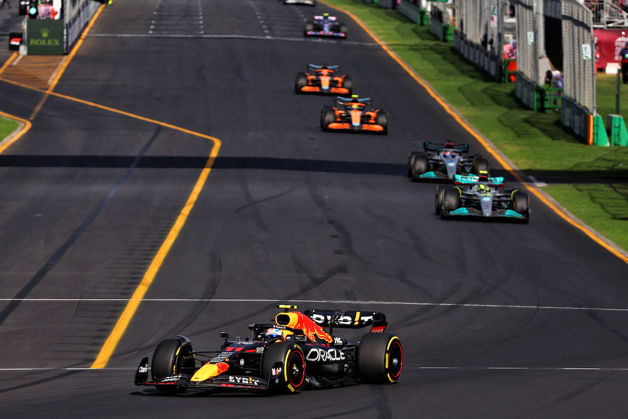 GP AUSTRALIA, Sergio Perez (MEX) Red Bull Racing RB18.
10.04.2022. Formula 1 World Championship, Rd 3, Australian Grand Prix, Albert Park, Melbourne, Australia, Gara Day.
- www.xpbimages.com, EMail: requests@xpbimages.com © Copyright: Batchelor / XPB Images