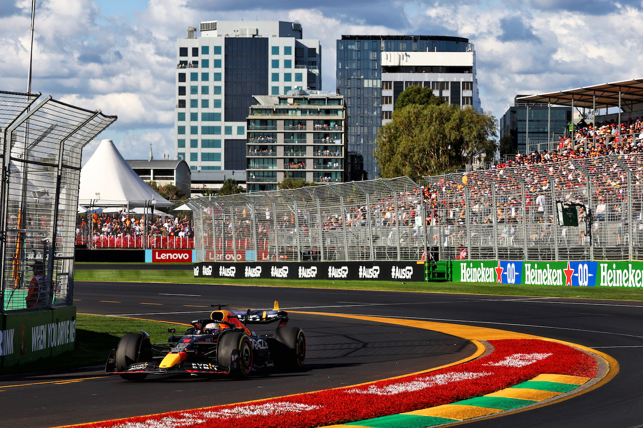 GP AUSTRALIA, Max Verstappen (NLD) Red Bull Racing RB18.
10.04.2022. Formula 1 World Championship, Rd 3, Australian Grand Prix, Albert Park, Melbourne, Australia, Gara Day.
- www.xpbimages.com, EMail: requests@xpbimages.com © Copyright: Batchelor / XPB Images