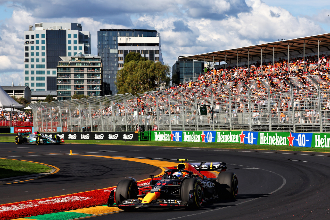 GP AUSTRALIA, Sergio Perez (MEX) Red Bull Racing RB18.
10.04.2022. Formula 1 World Championship, Rd 3, Australian Grand Prix, Albert Park, Melbourne, Australia, Gara Day.
- www.xpbimages.com, EMail: requests@xpbimages.com © Copyright: Batchelor / XPB Images