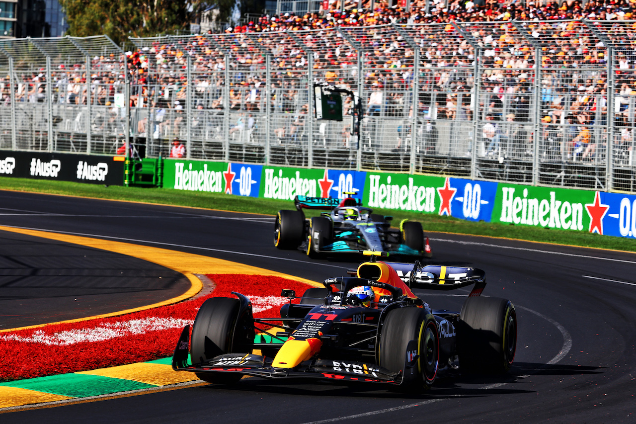 GP AUSTRALIA, Sergio Perez (MEX) Red Bull Racing RB18.
10.04.2022. Formula 1 World Championship, Rd 3, Australian Grand Prix, Albert Park, Melbourne, Australia, Gara Day.
- www.xpbimages.com, EMail: requests@xpbimages.com © Copyright: Batchelor / XPB Images