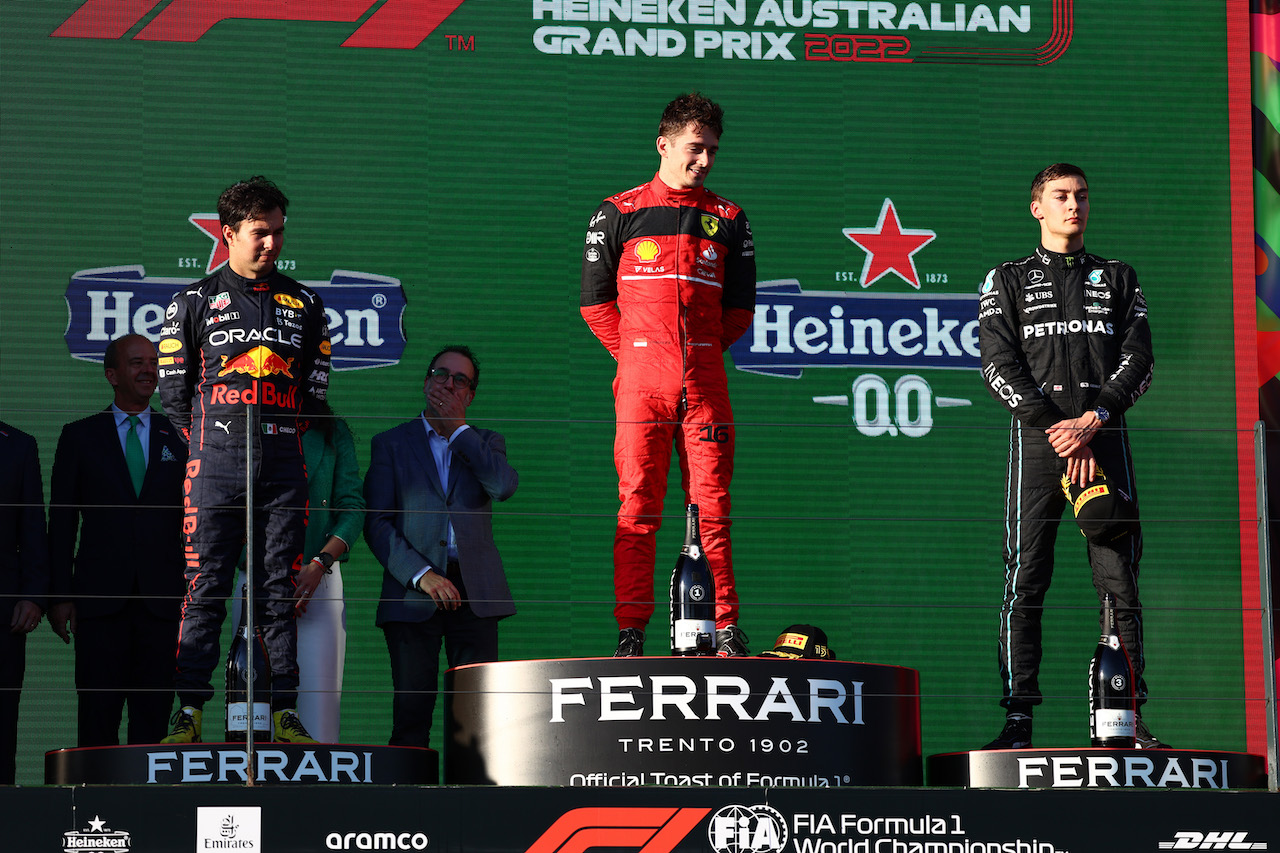 GP AUSTRALIA, 1st place Charles Leclerc (MON) Ferrari F1-75 with 2nd place Sergio Perez (MEX) Red Bull Racing RB18 e 3rd place George Russell (GBR) Mercedes AMG F1.
10.04.2022. Formula 1 World Championship, Rd 3, Australian Grand Prix, Albert Park, Melbourne, Australia, Gara Day.
- www.xpbimages.com, EMail: requests@xpbimages.com ¬© Copyright: Batchelor / XPB Images