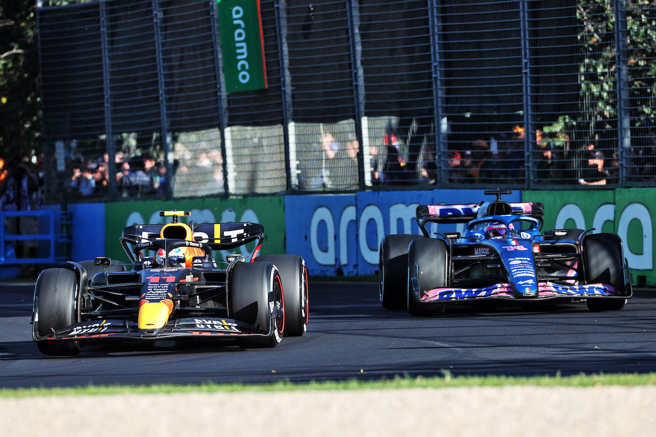 GP AUSTRALIA, Sergio Perez (MEX) Red Bull Racing RB18.
10.04.2022. Formula 1 World Championship, Rd 3, Australian Grand Prix, Albert Park, Melbourne, Australia, Gara Day.
- www.xpbimages.com, EMail: requests@xpbimages.com © Copyright: Charniaux / XPB Images