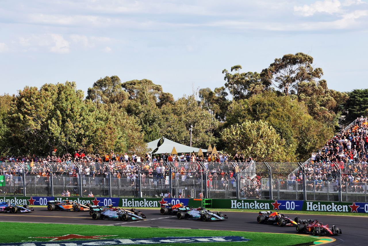 GP AUSTRALIA, Charles Leclerc (MON) Ferrari F1-75 davanti a at the partenza of the race.
10.04.2022. Formula 1 World Championship, Rd 3, Australian Grand Prix, Albert Park, Melbourne, Australia, Gara Day.
- www.xpbimages.com, EMail: requests@xpbimages.com © Copyright: Bearne / XPB Images