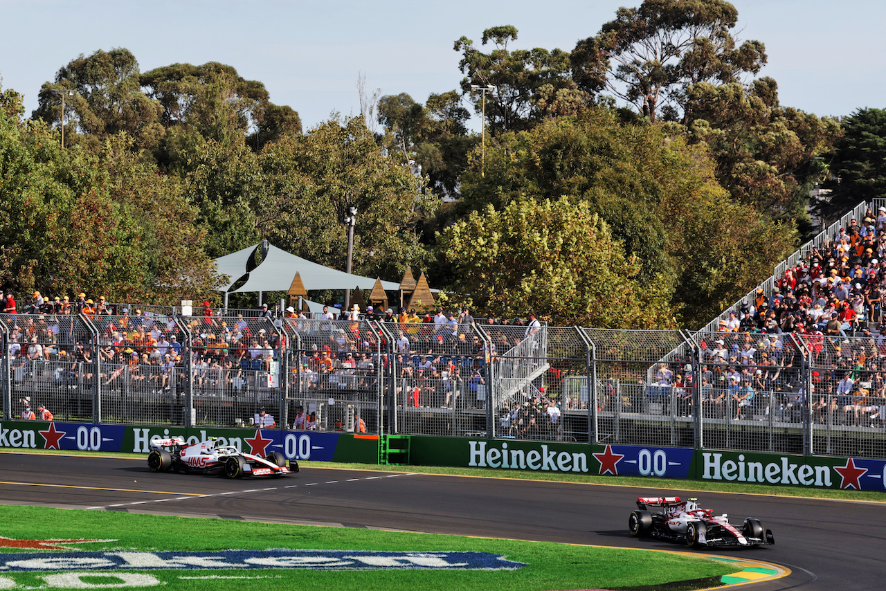 GP AUSTRALIA, Guanyu Zhou (CHN) Alfa Romeo F1 Team C42.
10.04.2022. Formula 1 World Championship, Rd 3, Australian Grand Prix, Albert Park, Melbourne, Australia, Gara Day.
- www.xpbimages.com, EMail: requests@xpbimages.com © Copyright: Bearne / XPB Images