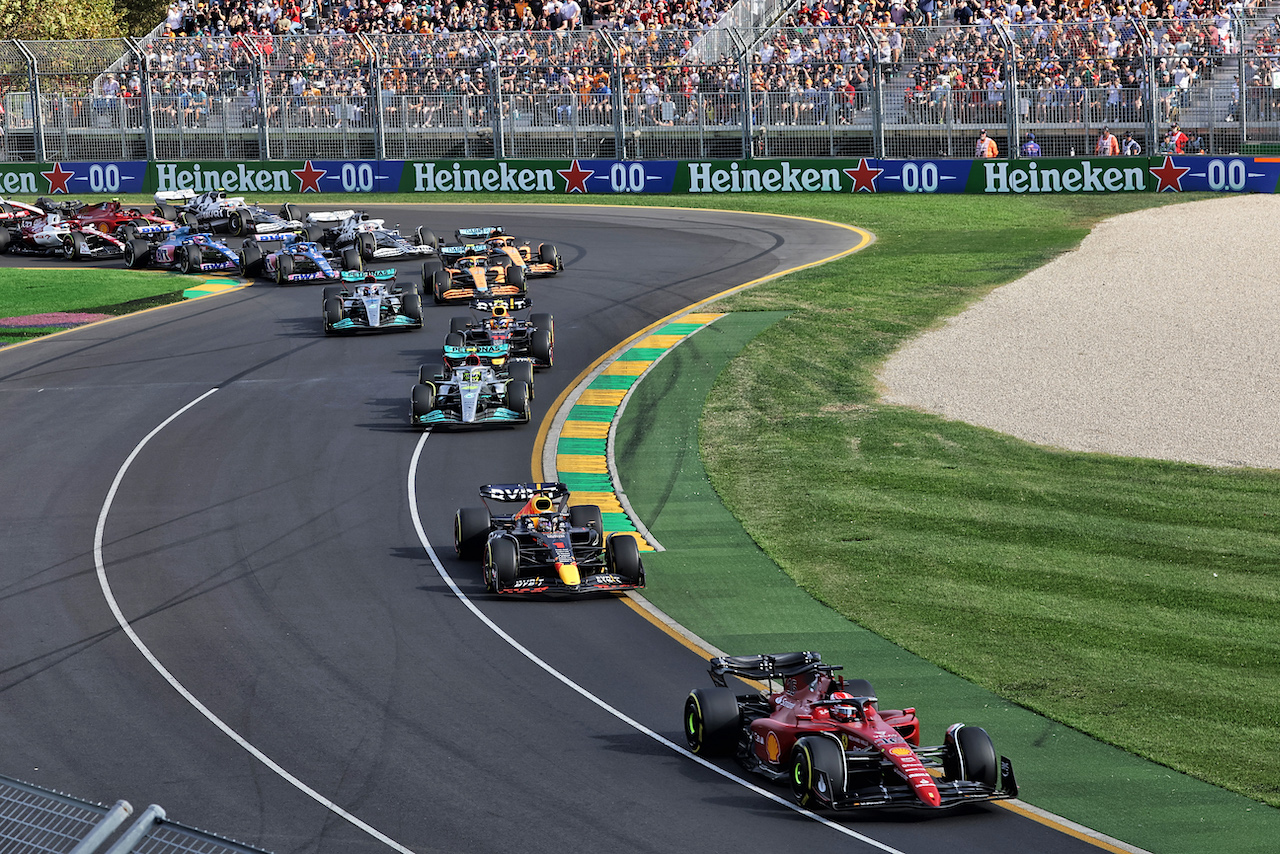 GP AUSTRALIA, Charles Leclerc (MON) Ferrari F1-75 davanti a at the partenza of the race.
10.04.2022. Formula 1 World Championship, Rd 3, Australian Grand Prix, Albert Park, Melbourne, Australia, Gara Day.
- www.xpbimages.com, EMail: requests@xpbimages.com © Copyright: Bearne / XPB Images