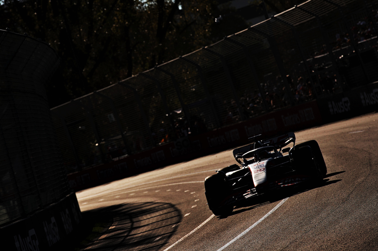 GP AUSTRALIA, Kevin Magnussen (DEN) Haas VF-22.
10.04.2022. Formula 1 World Championship, Rd 3, Australian Grand Prix, Albert Park, Melbourne, Australia, Gara Day.
 - www.xpbimages.com, EMail: requests@xpbimages.com © Copyright: Coates / XPB Images