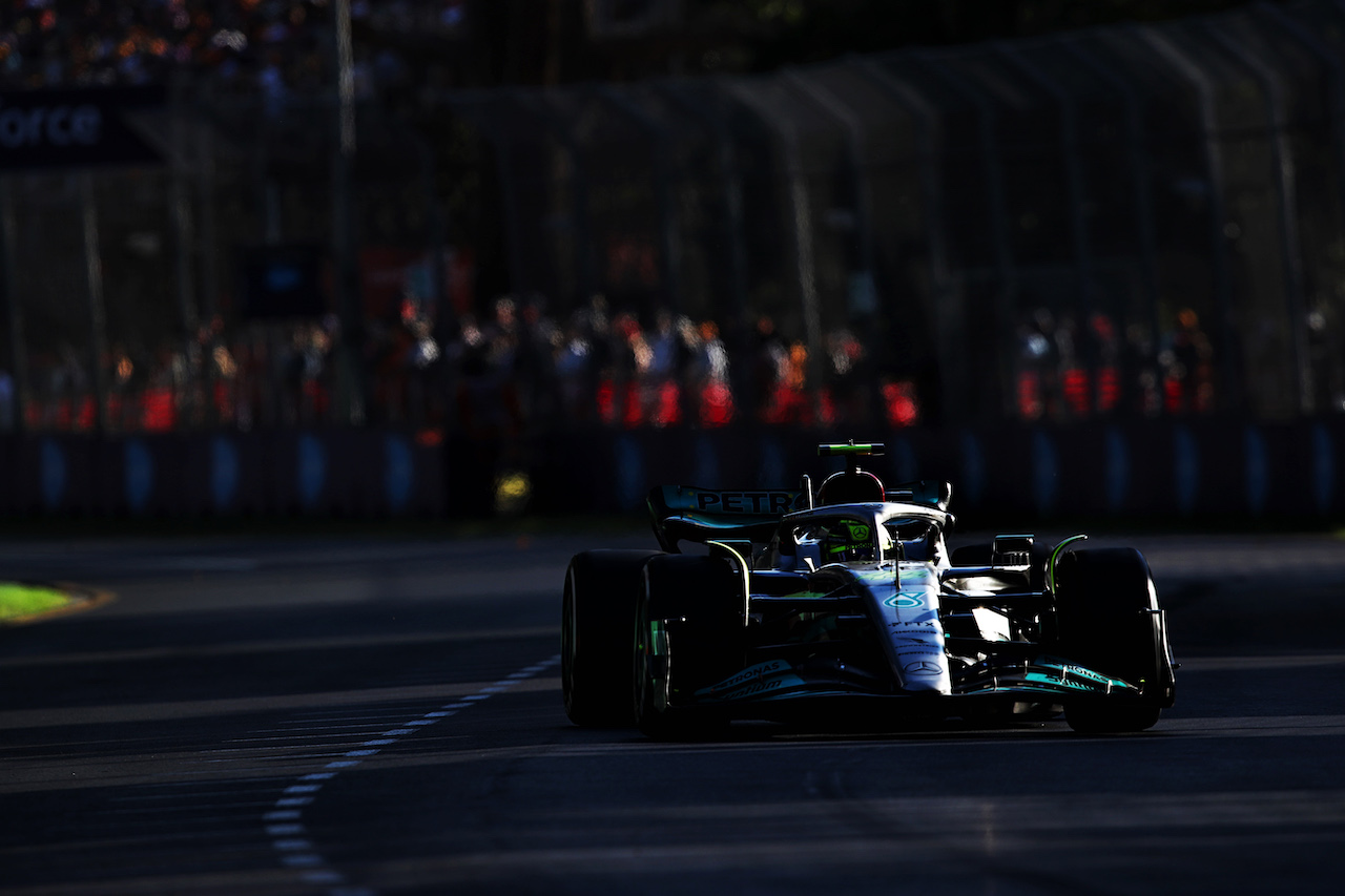 GP AUSTRALIA, Lewis Hamilton (GBR) Mercedes AMG F1 W13.
10.04.2022. Formula 1 World Championship, Rd 3, Australian Grand Prix, Albert Park, Melbourne, Australia, Gara Day.
 - www.xpbimages.com, EMail: requests@xpbimages.com © Copyright: Coates / XPB Images