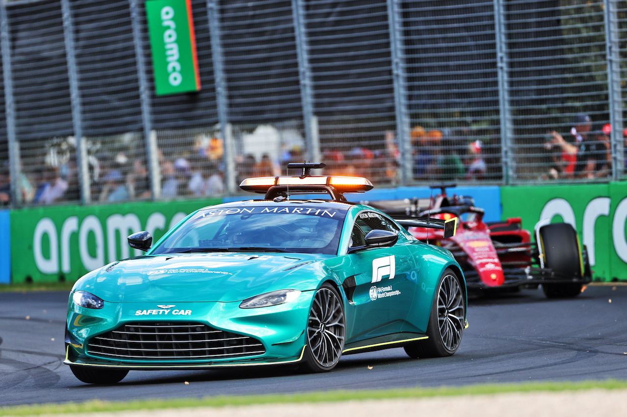 GP AUSTRALIA, Charles Leclerc (MON) Ferrari F1-75 davanti a behind the Aston Martin FIA Safety Car.
10.04.2022. Formula 1 World Championship, Rd 3, Australian Grand Prix, Albert Park, Melbourne, Australia, Gara Day.
- www.xpbimages.com, EMail: requests@xpbimages.com © Copyright: Charniaux / XPB Images